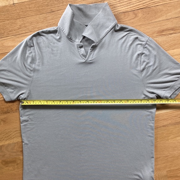 Giorgi Armani Italian-made relaxed-fit buttonless collared shirt - Picture 7 of 10